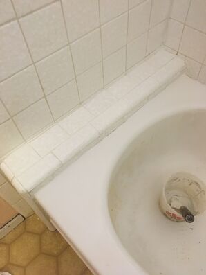 Before & After Tub Tile Cleaning & Repair in Glendale, AZ (6)